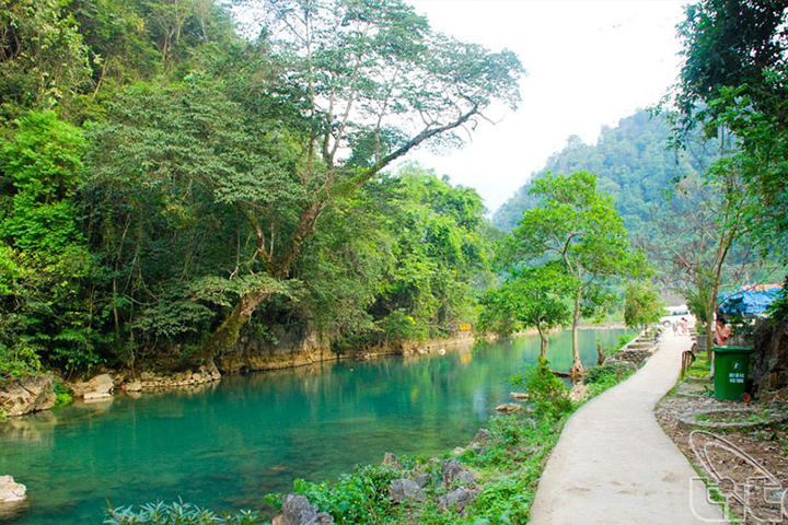 Babe Lake - Ban Gioc waterfall - Pac Bo cave (3days 2 nights) - Group tour